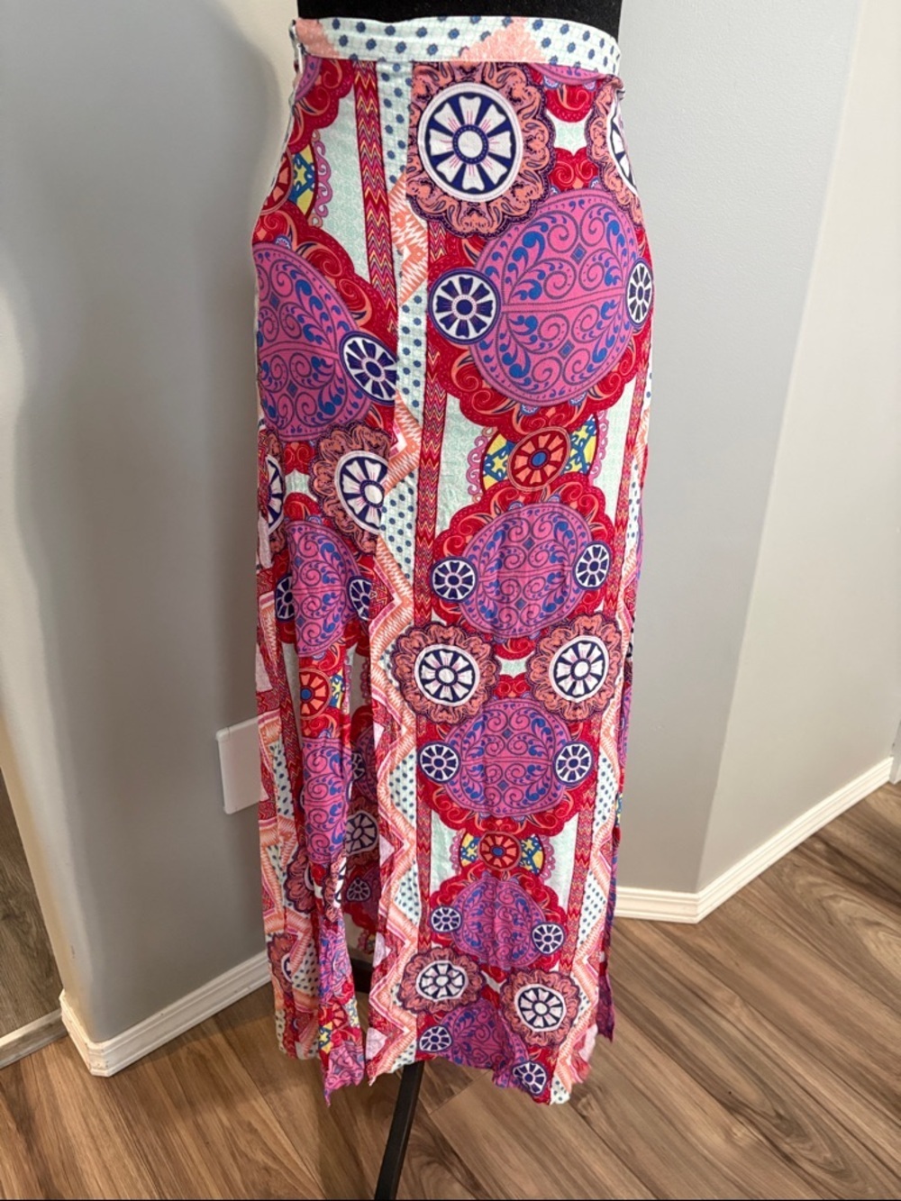 MINKPINK Pink Multi Geometric Print Maxi Skirt with 4 Side Slit - Picture 8 of 9
